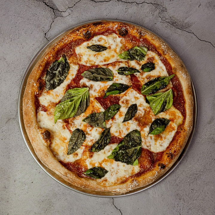 16" Margherita Pizza.
