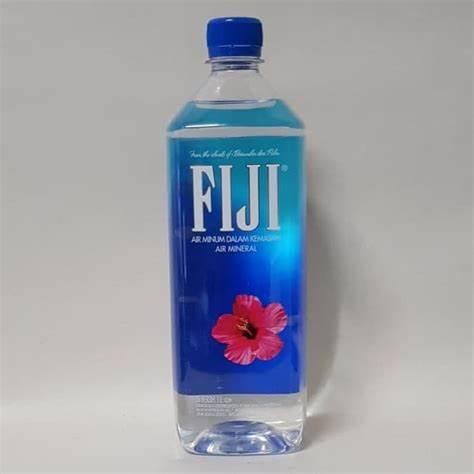 Fiji Water 1L.