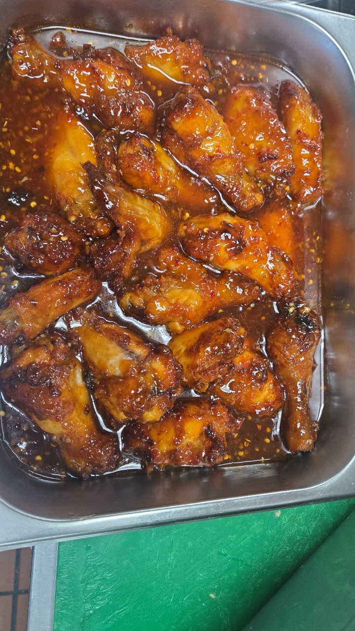 SWEET CHILI WINGS (8 PIECES).