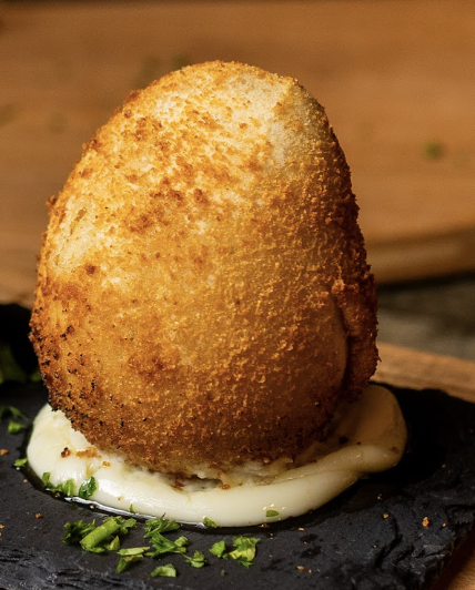 Chicken Croquette with Catupiry - Coxinha Com Catupiry.