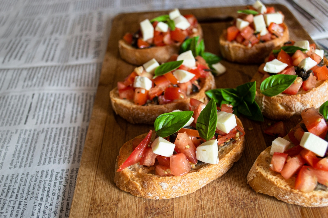 BRUSCHETTA.