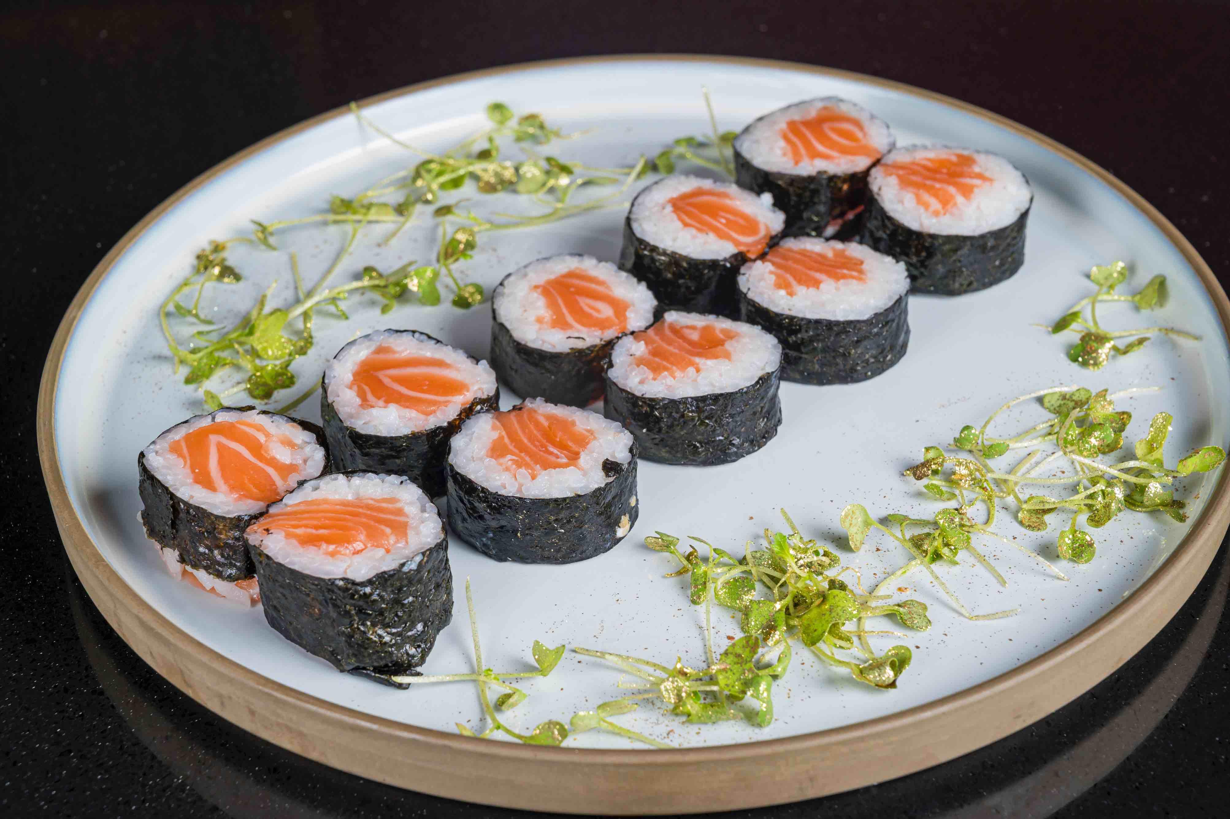 Hossomaki Roll.