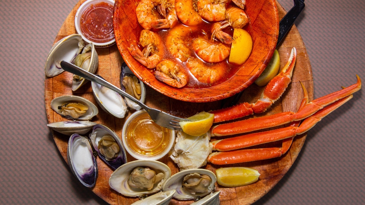 Tarks Famous Steamed Combo.