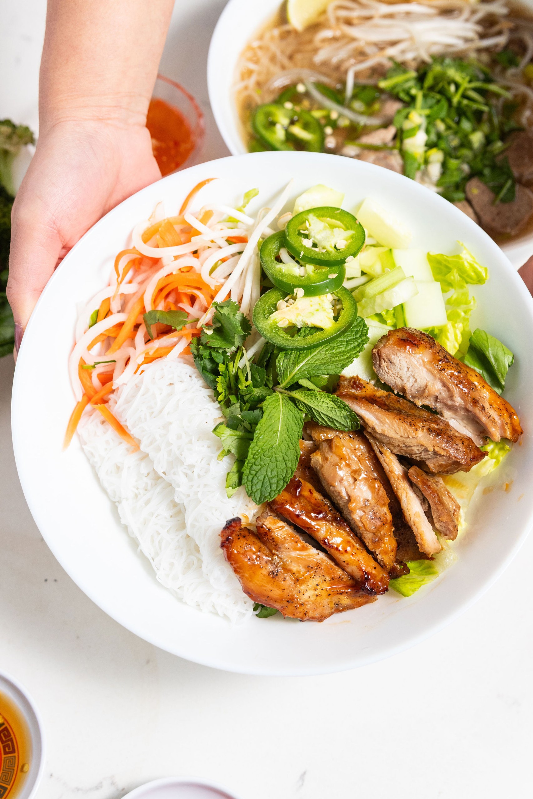 B1 - Mời Ăn Lemongrass House Chicken Bowl.