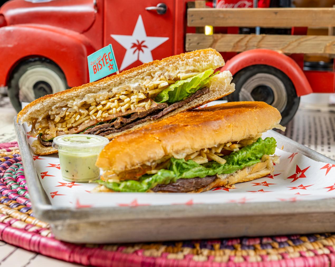 PAN CON BISTEC SANDWICH.