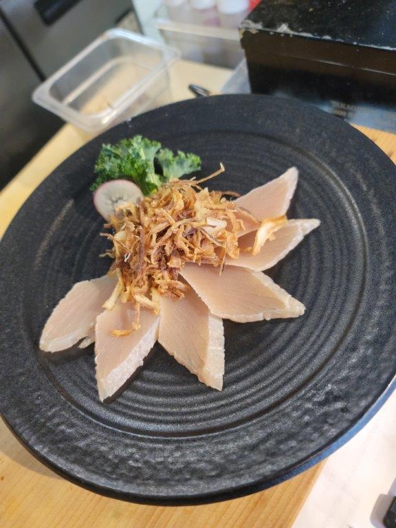 SA1-ALBACORE SASHIMI W/CRUNCHY ONION.
