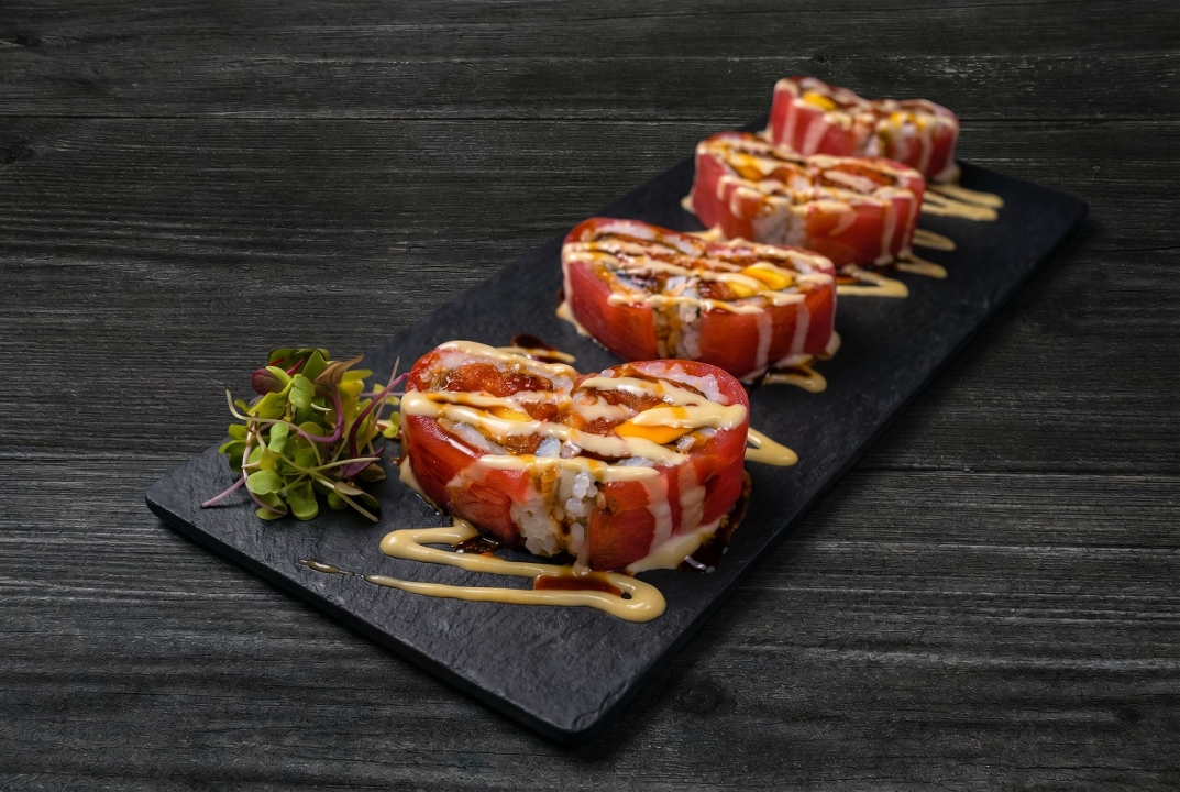Red love roll.