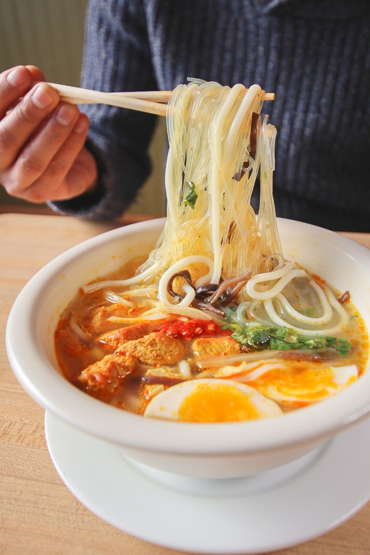 Spicy Chicken Noodle Soup (JarZanHinGa) ကြာဇံဟင်းခါး.