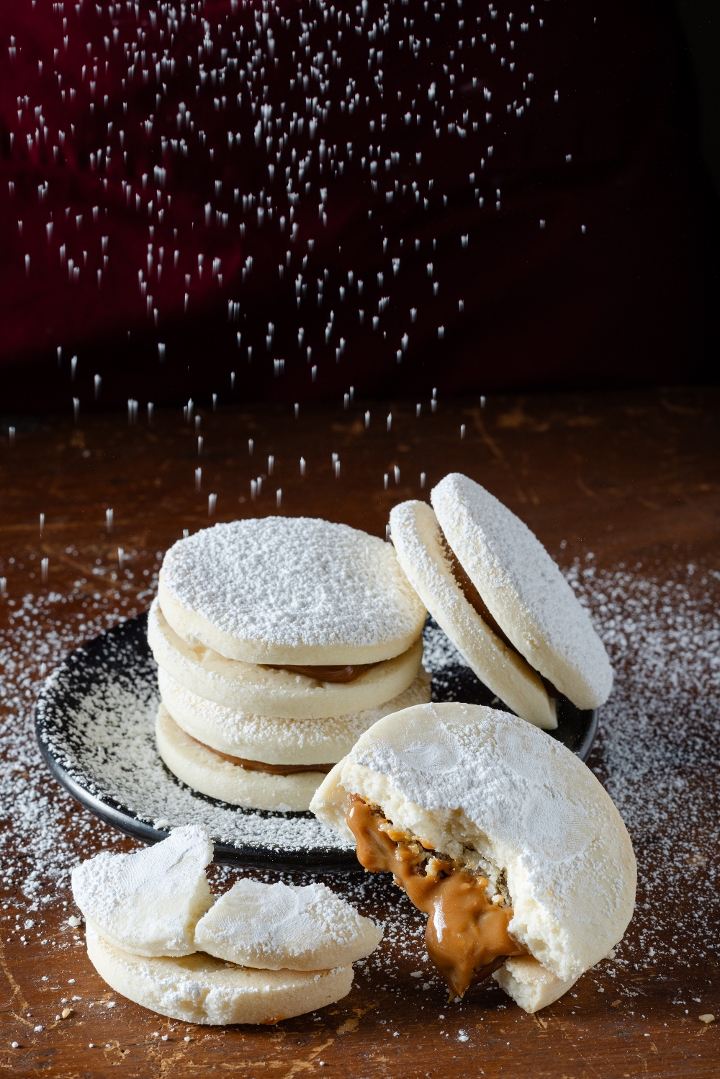 Dulce de leche alfajor.