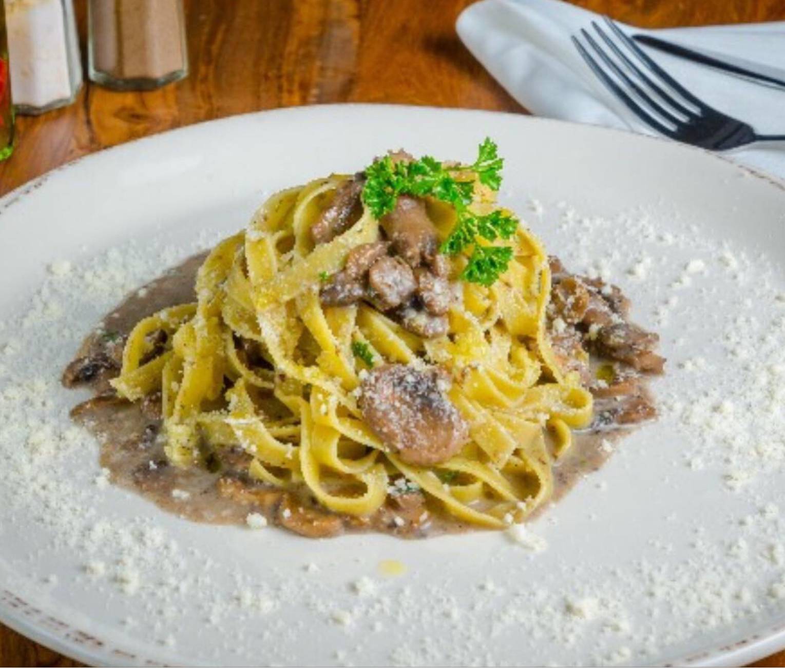 Fettuccine mushrooms.