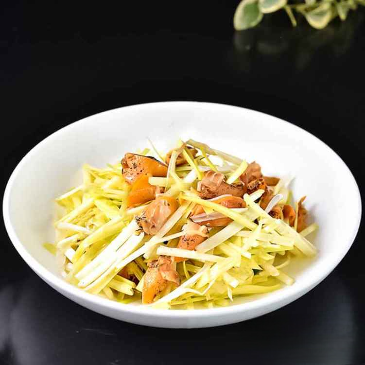 CS10. 韭黃炒螺片/Stir-Fried Sea Conch w. Yellow Chives.