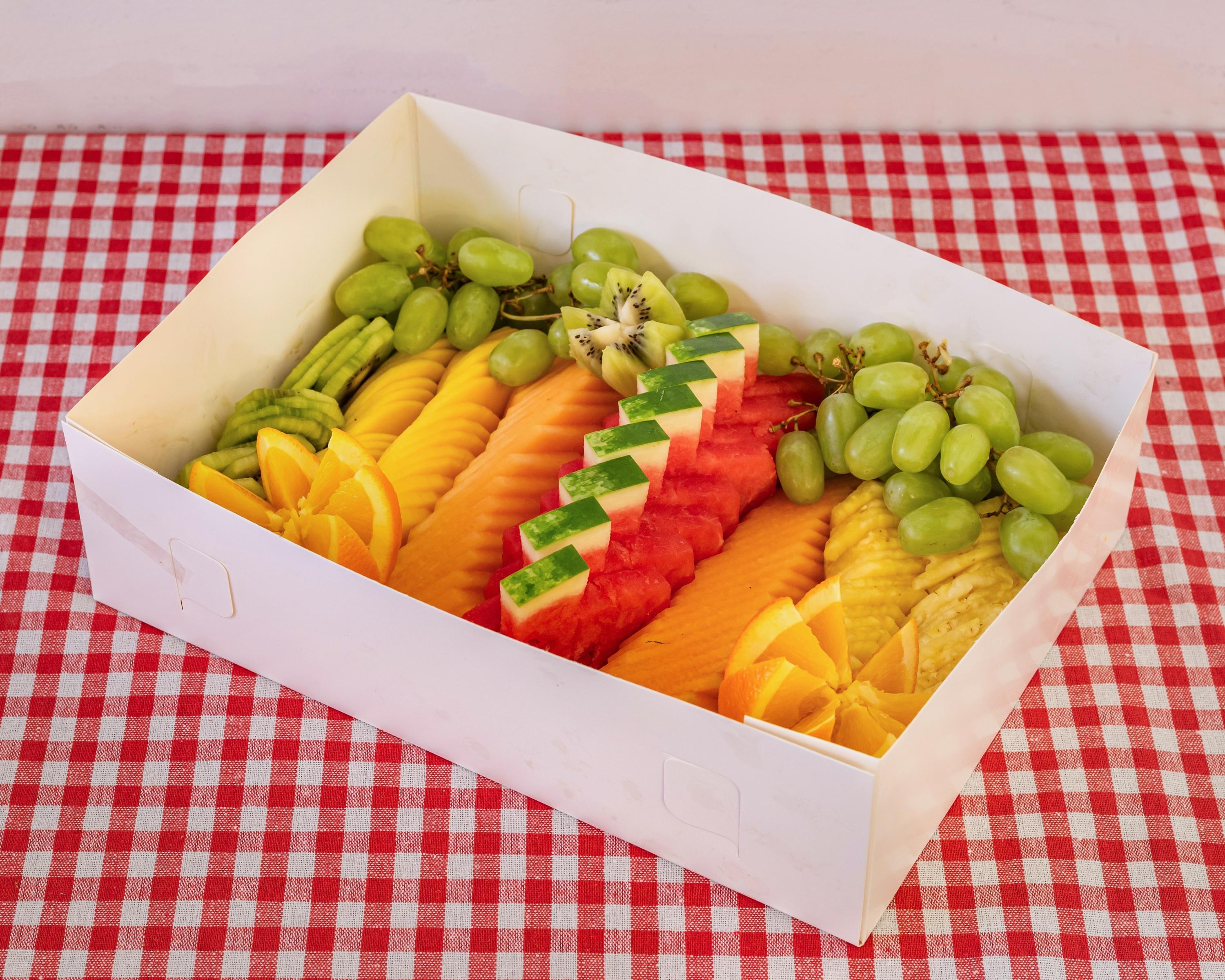 Seasonal Fresh Fruit Pack (6–10 guests).