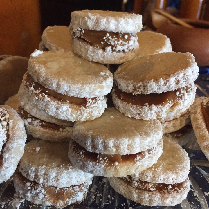 (1) Alfajor.