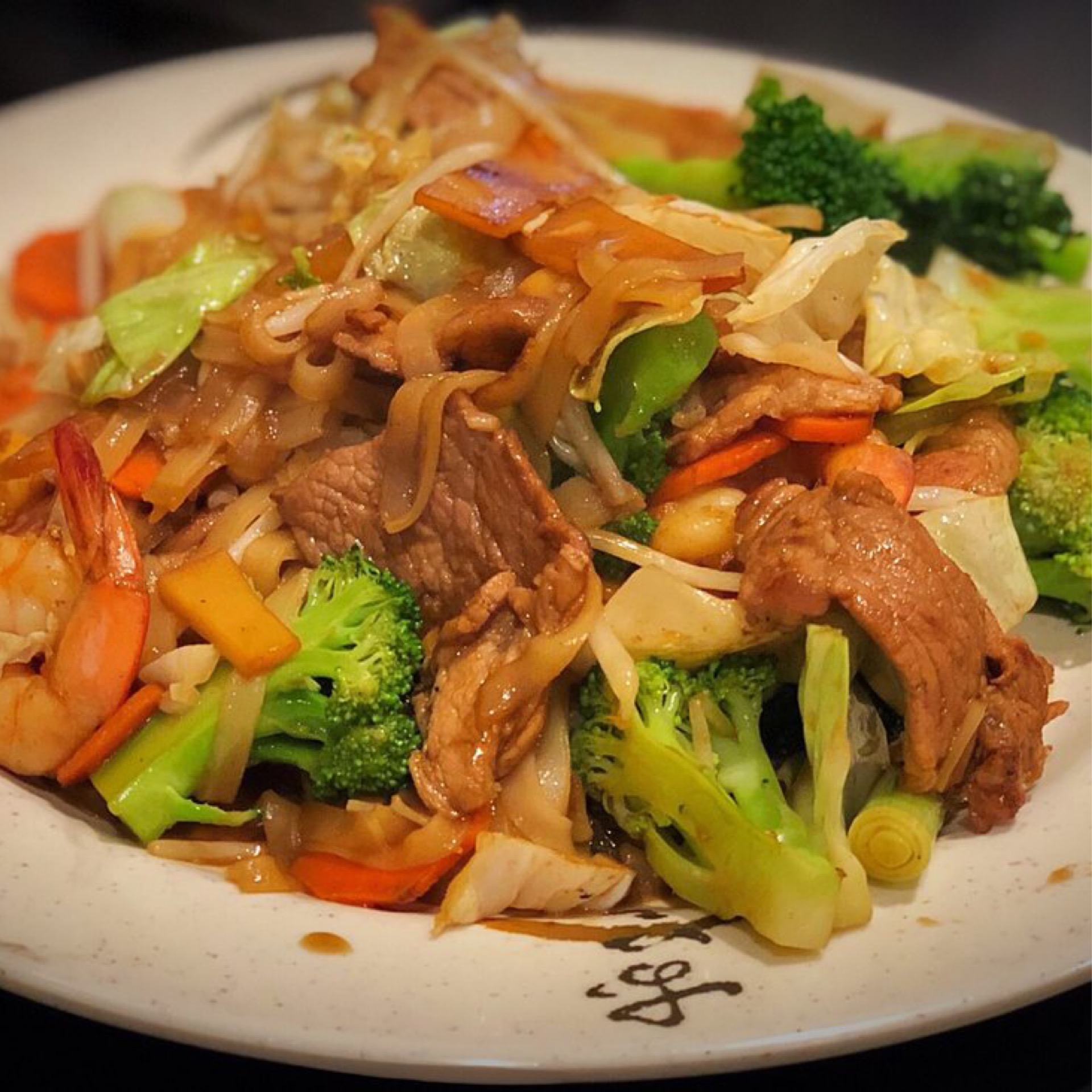 21. VN flat rice noodle (chicken, shrimp, pork & veggie) - hủ tiếu xào.
