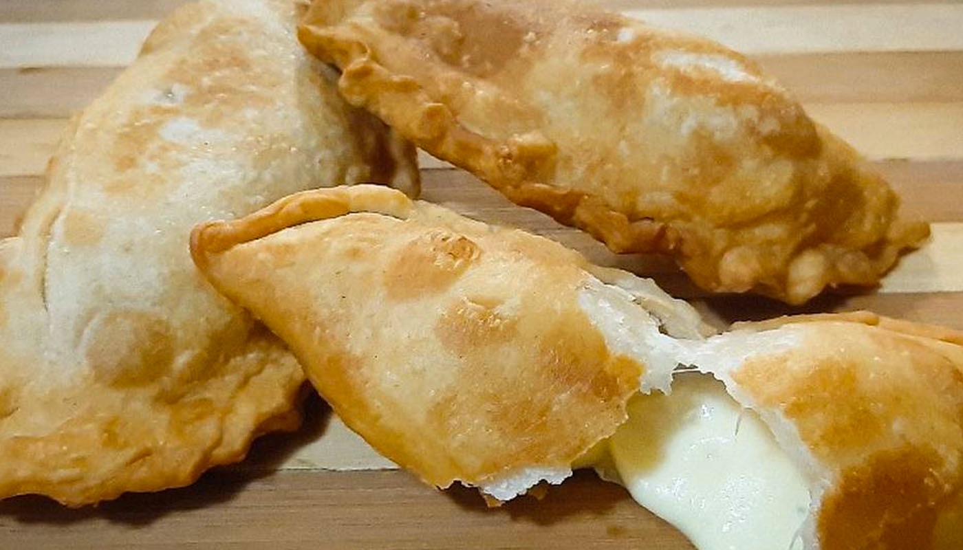 Cheese turnover - Empanada de Queso.