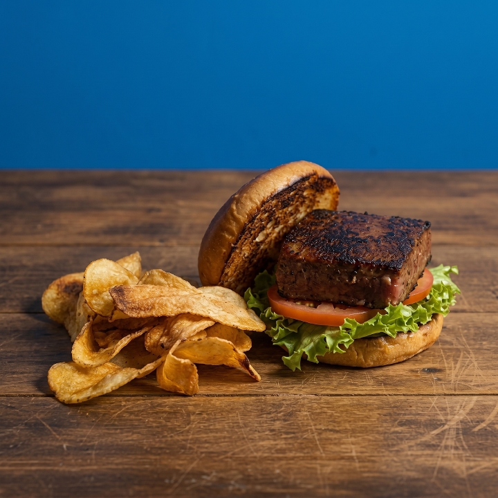 Blackened Tuna Sandwich w/ Chips.