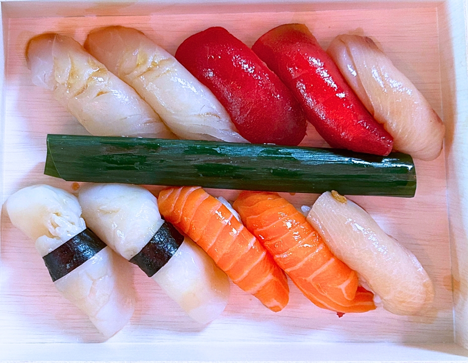 10 pcs Sushi Set.