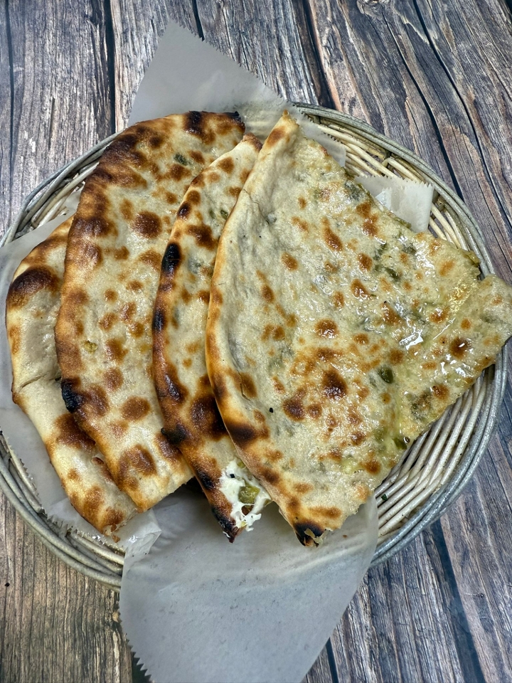 JALEPENO CHEESE NAAN.
