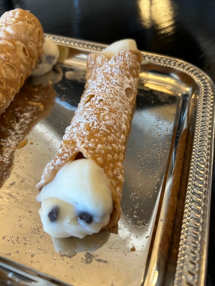 Cannoli.