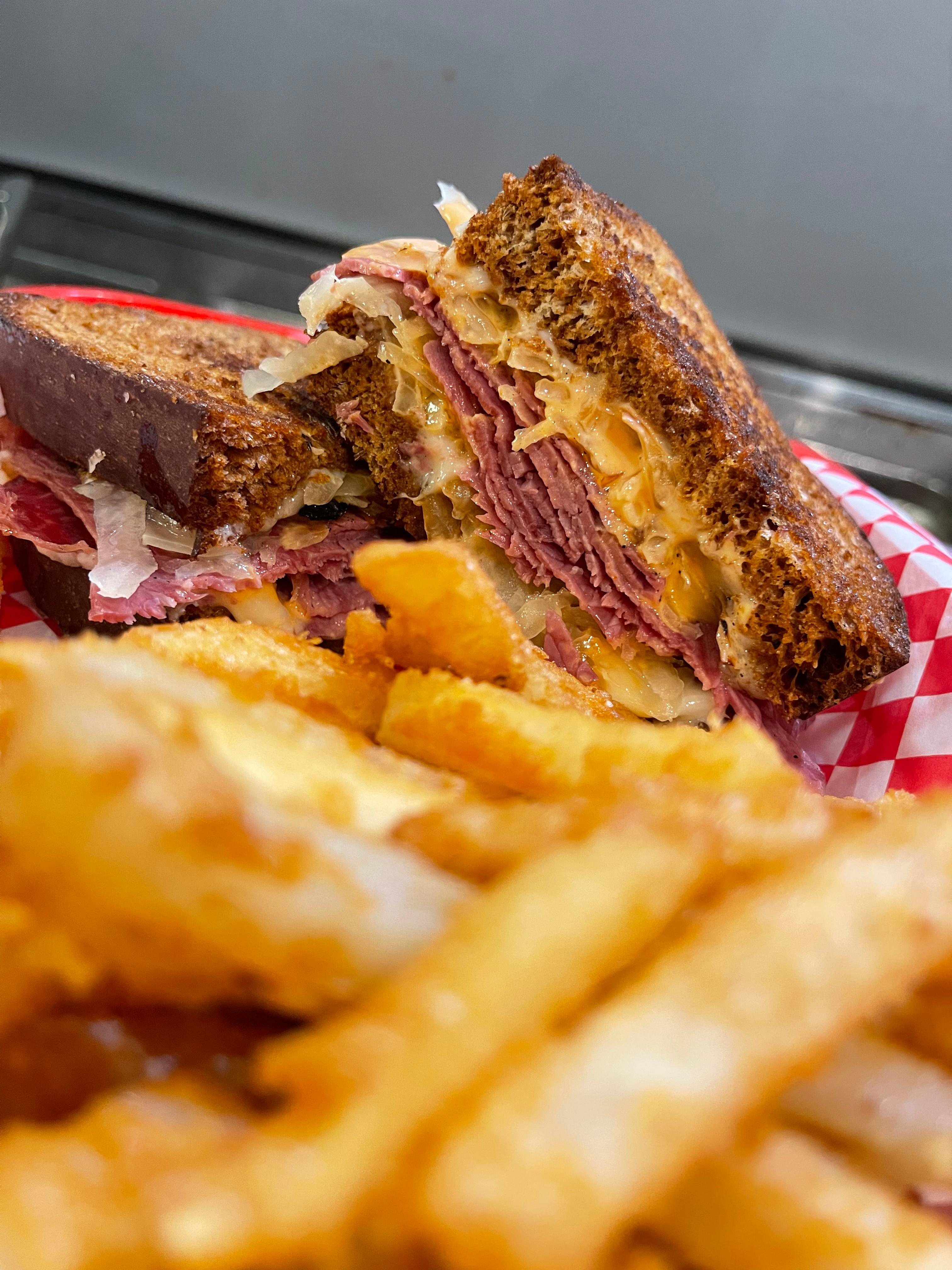 PASTRAMI REUBEN.