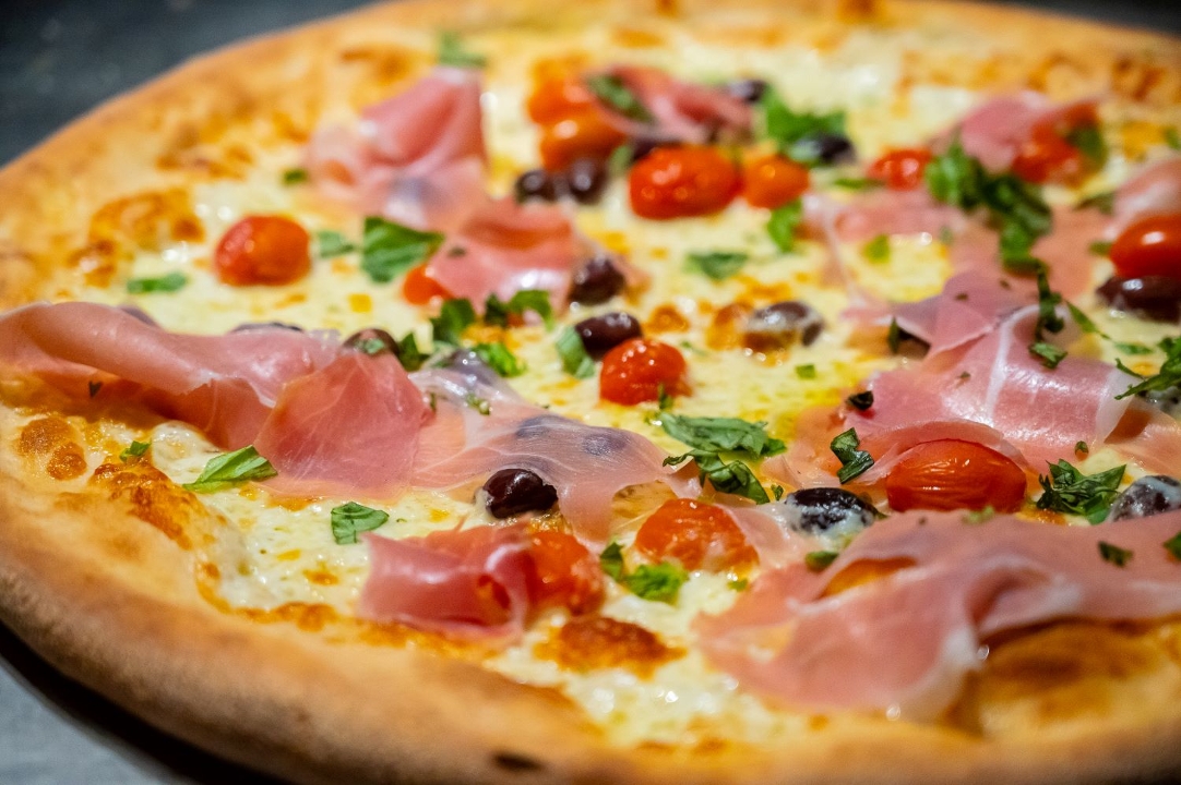 Cosa Nostra Pizza.