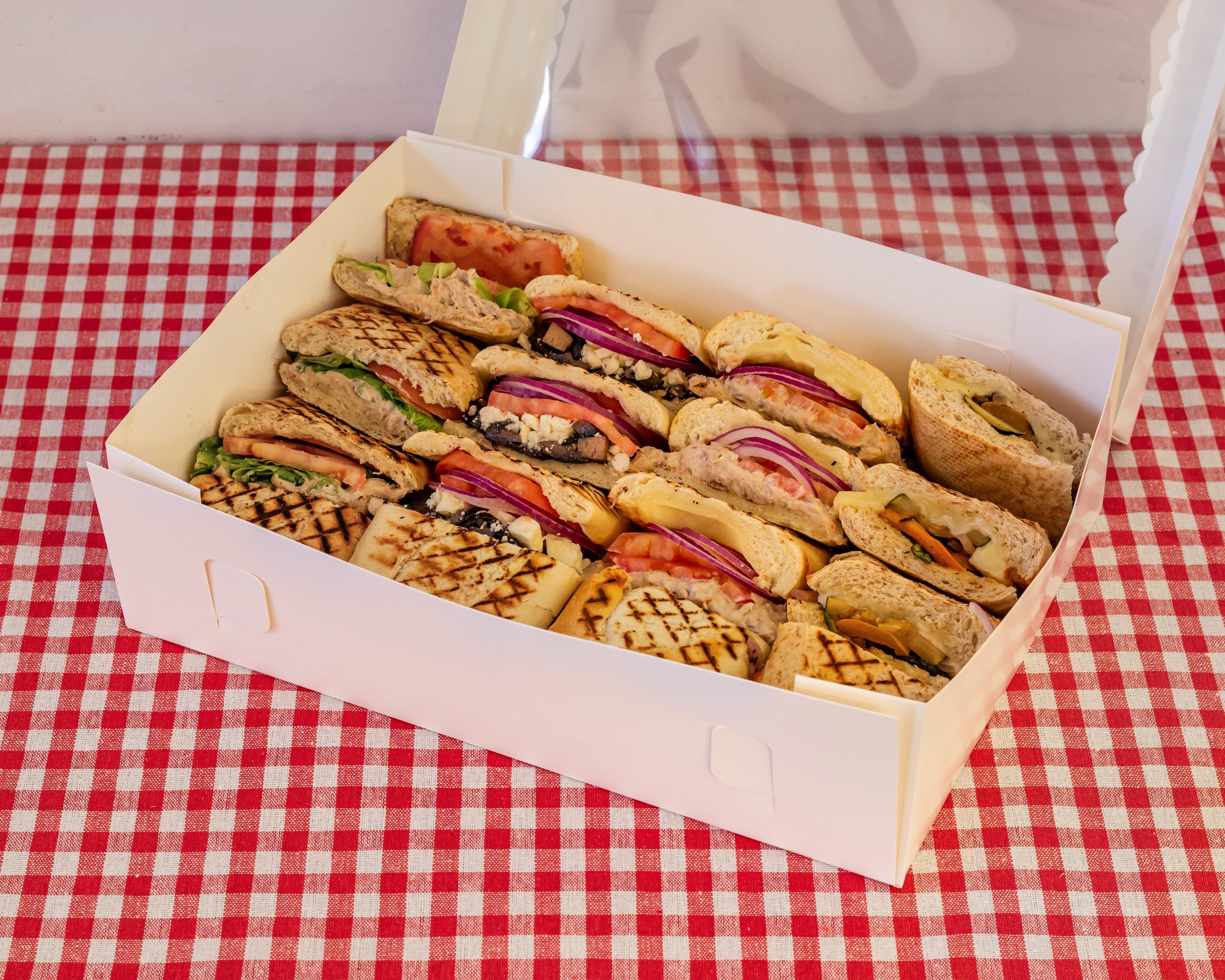 Fresh Veggie Pack (6–10 guests).