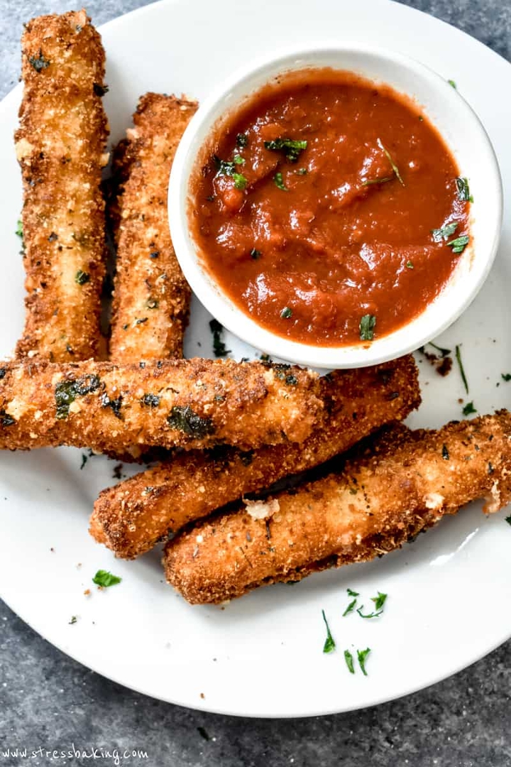 Mozzarella Sticks (4).
