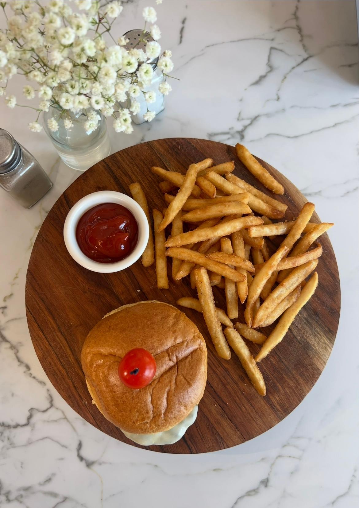 Kids Cheeseburger Meal.