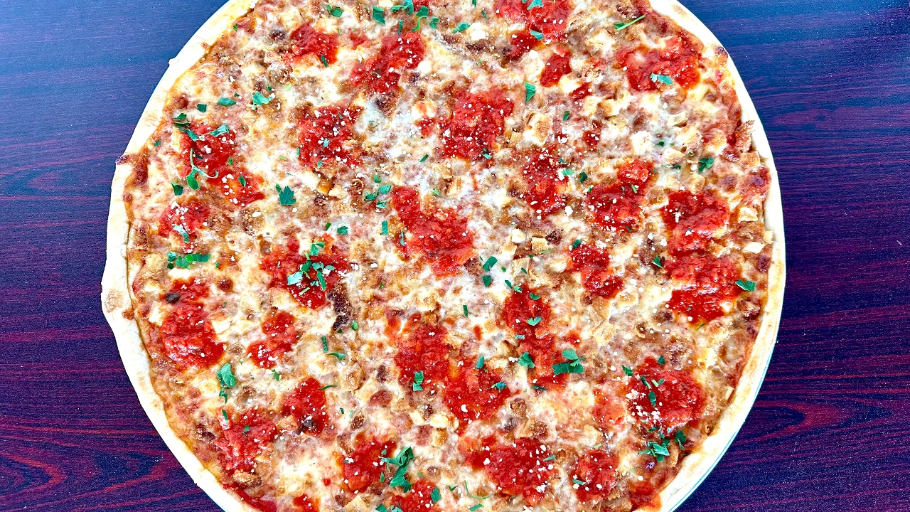 MEDIUM NONNA’S CHICKEN PARM.