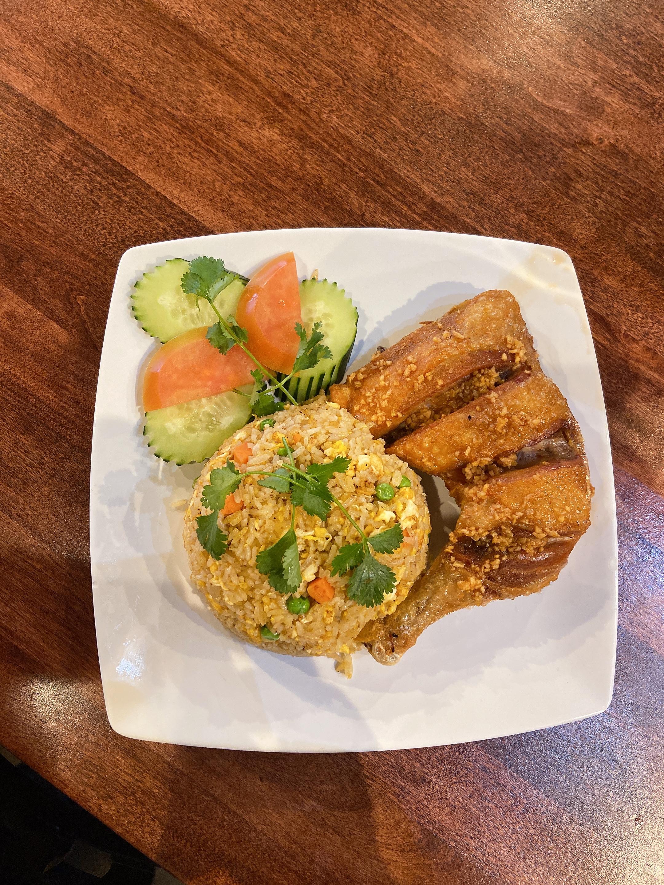 S6 - Singapore fried chicken w/ garlic sauce- com ga mam toi.