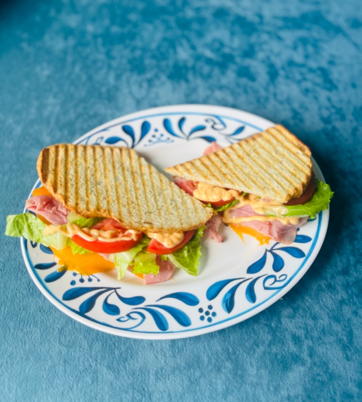 SPICY OINK-INATOR SANDWICH.