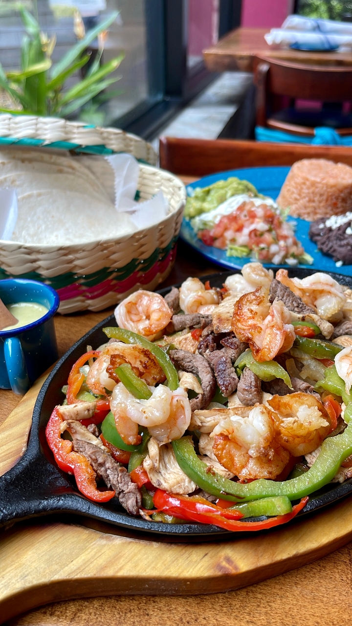 Fajitas Mar & Tierra.