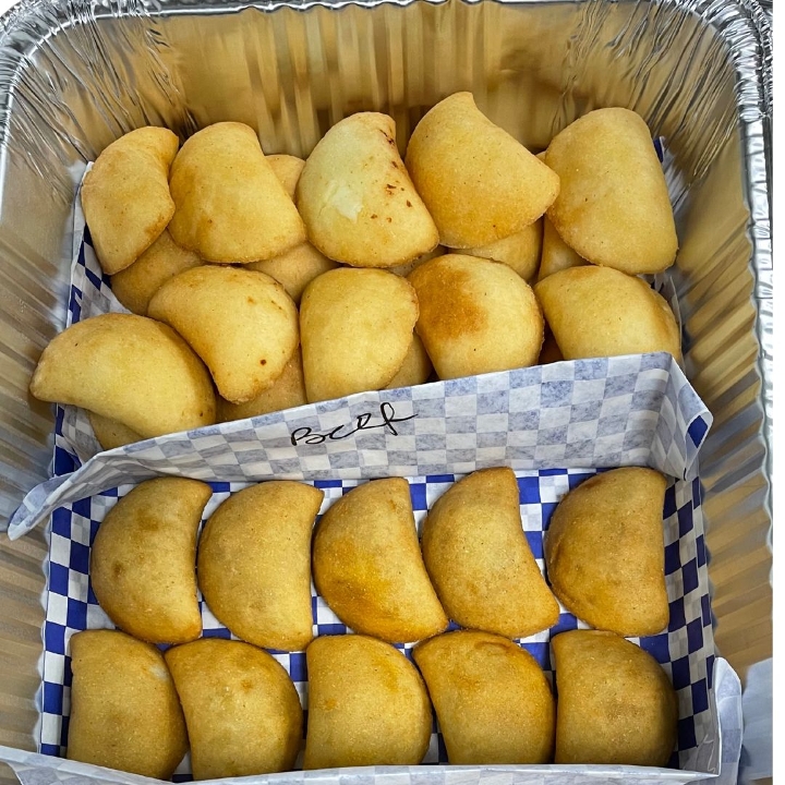 24 EMPANADAS FAMILY DEAL.