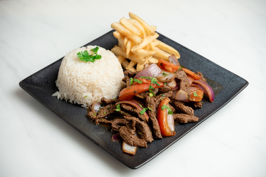 Lomo Saltado.