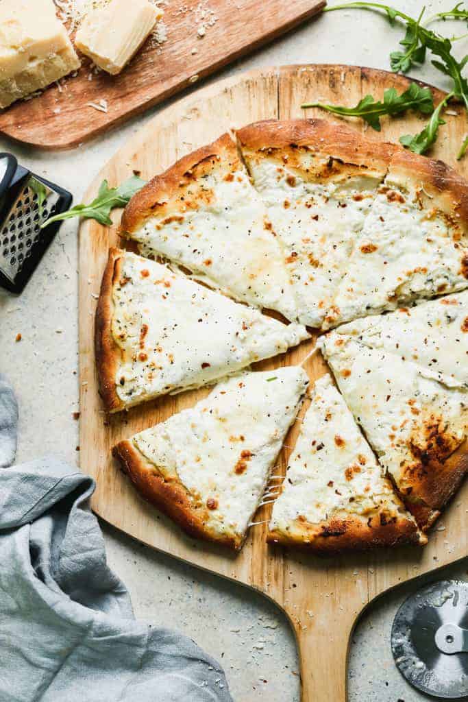 Pizza Bianca (White Garlic Pizza).