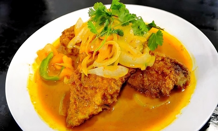 Crispy Snapper Curry.