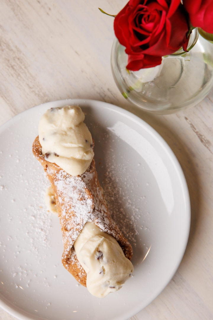 Cannoli.