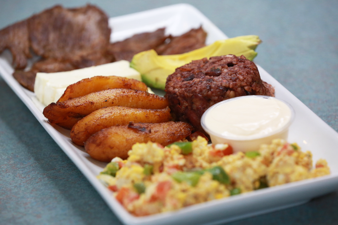 Desayuno Tipico con Carne.