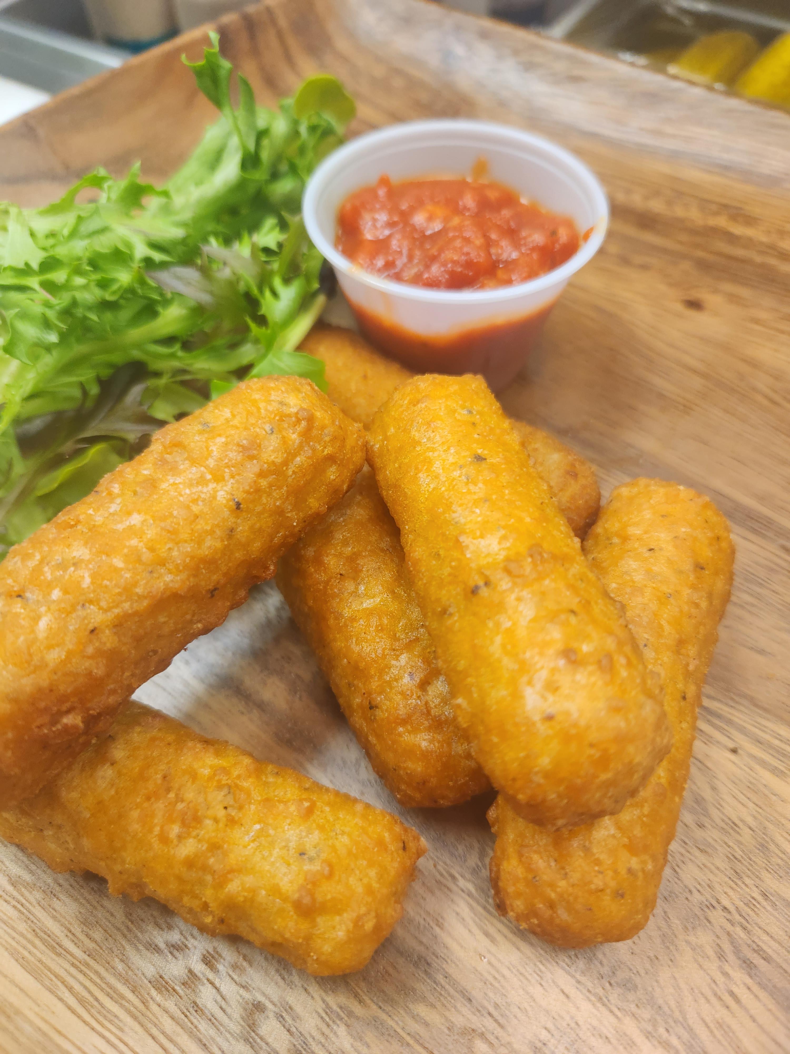 Mozzarella Sticks (6pcs).