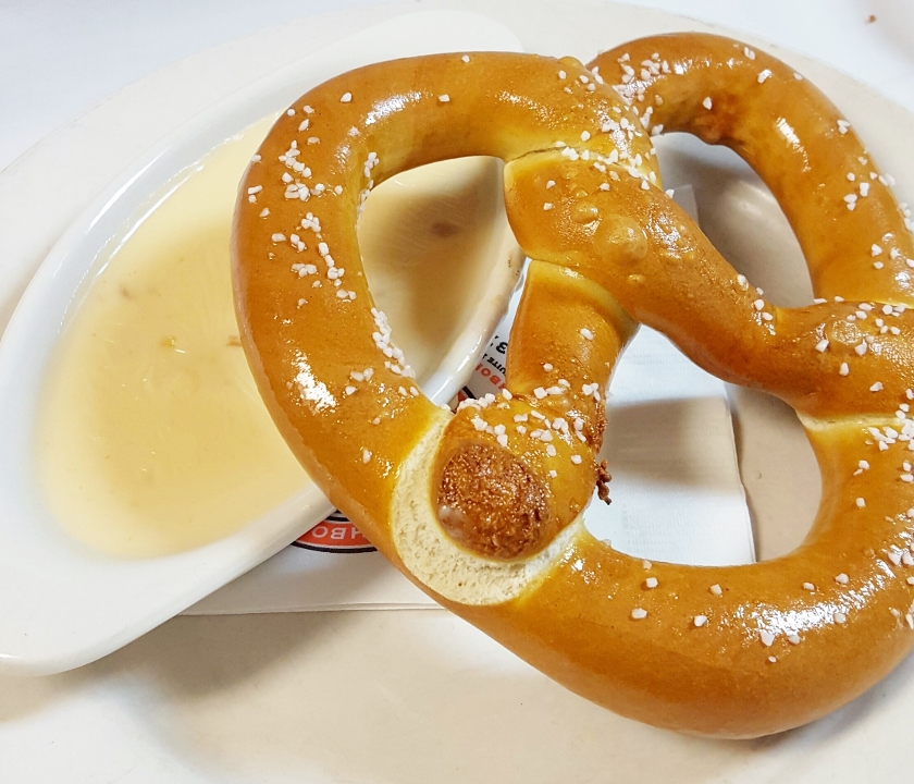 QUESO CHEESE PRETZEL.