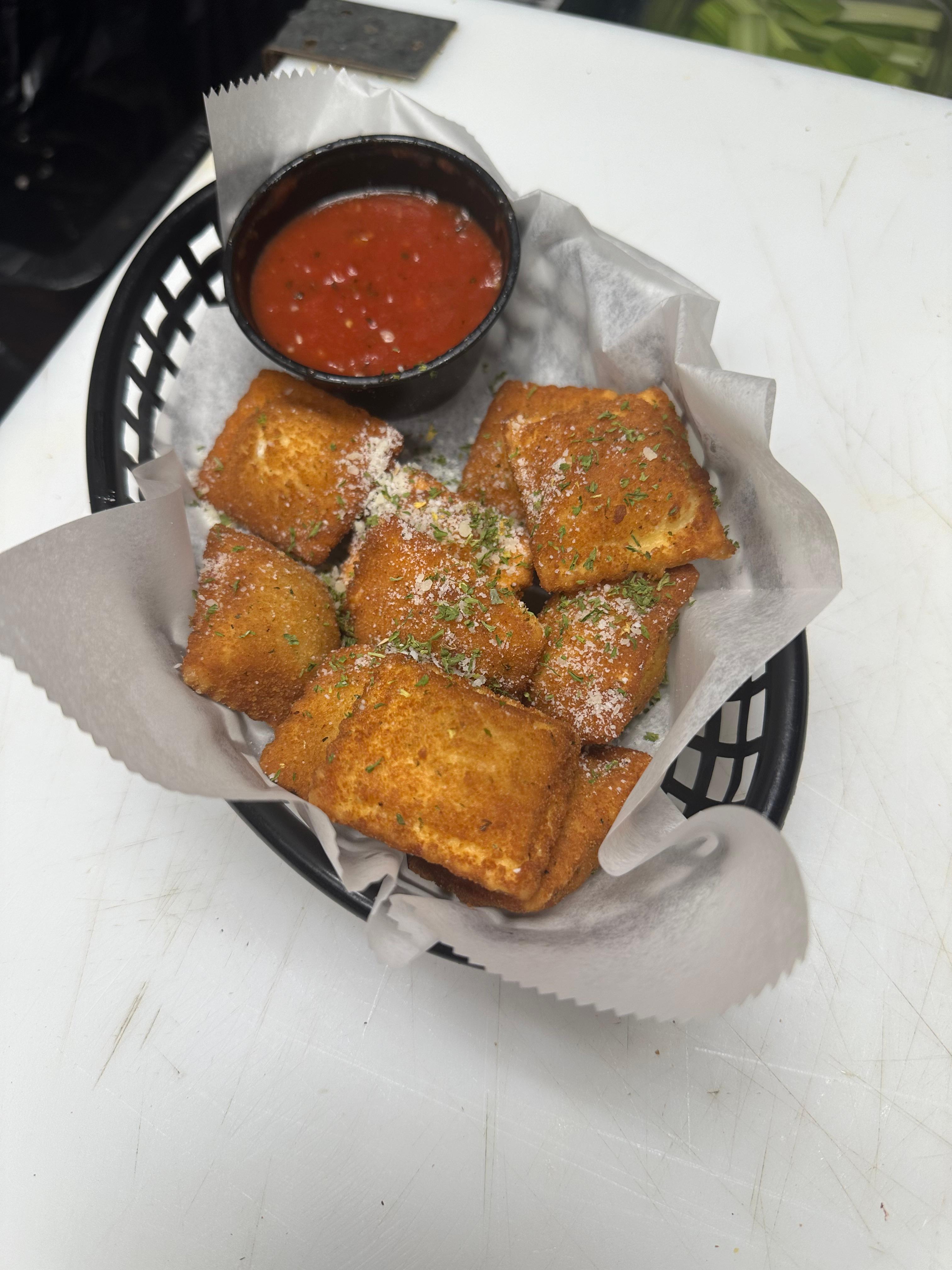 FRIED CHEESE RAVIOLI (10).