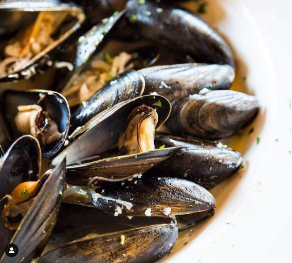 Organic Mussels in Garlic White Sauce.