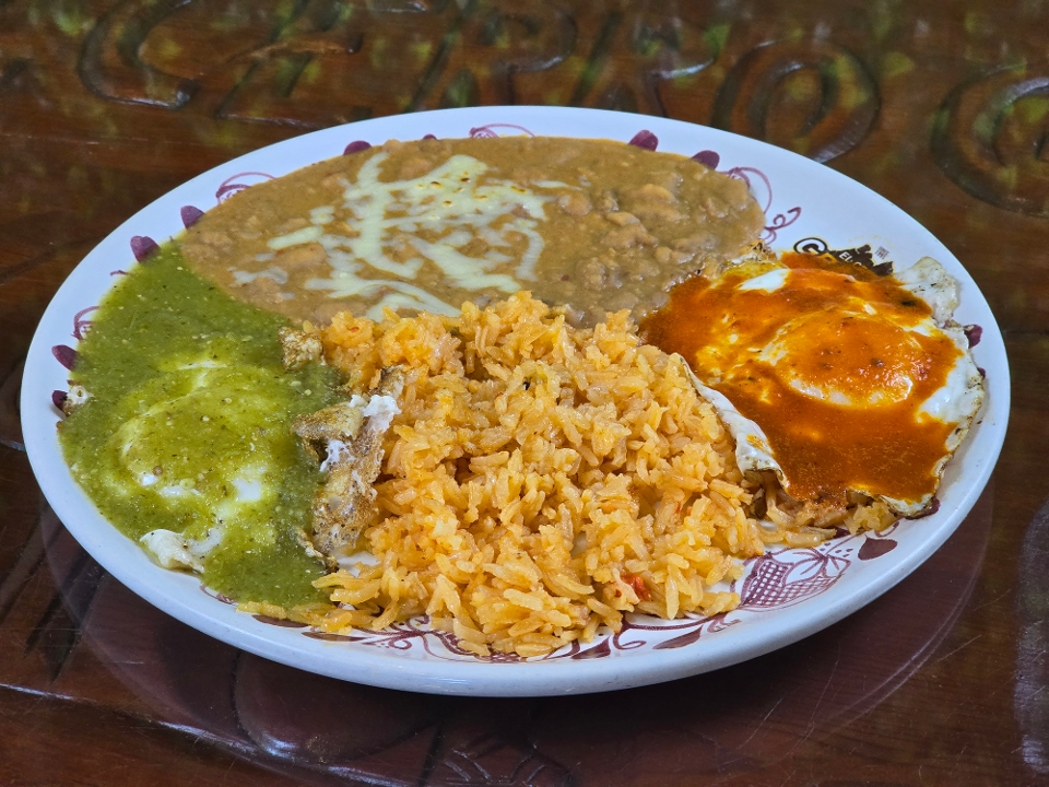 Lunch Huevos Divorciados.